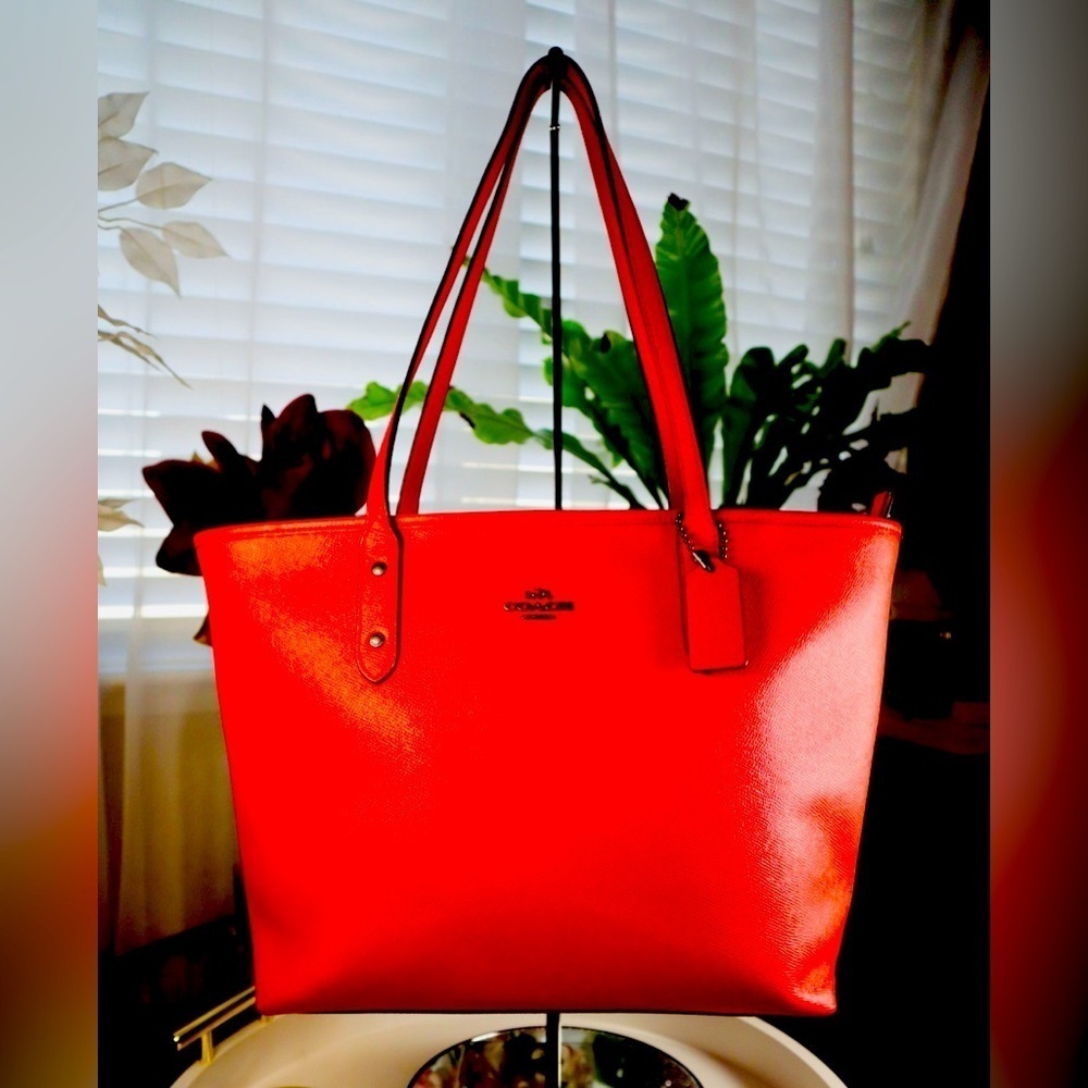 “HostPick”EUC Coach Mollie Tote/ GUNMETAL/ MIAMI RED/ APPLE